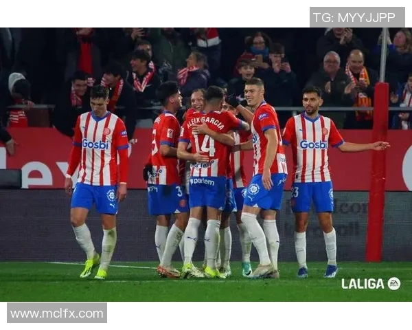 西甲激情对决巴黎圣日耳曼大胜里昂引发全场狂欢与热议